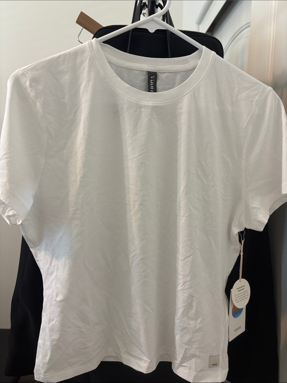 Vuori White Short Sleeve Crew Neck T-Shirt